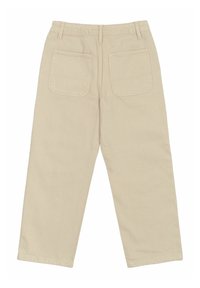 Beige pamut nadrág, laza szabású, két hátsó zsebbel és egyenes fazonnal. Sima textúra, egyszerű varrási részletek.