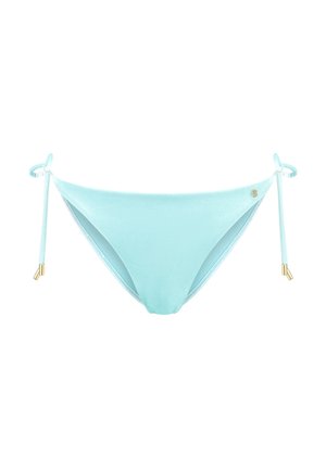 Bas de bikini bleu clair avec une texture lisse, présentant des liens sur les côtés et des accents en métal doré. Design avec une couverture minimale.
