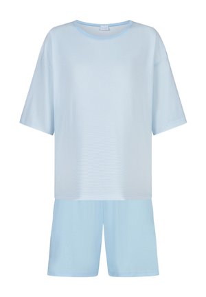 Lyseblå kortærmet top med fine horisontale striber kombineret med ensfarvede lyseblå shorts, designet som et matchende afslapningstøjssæt.