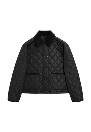 Giacca nera trapuntata con colletto in velluto a coste. Presenta una chiusura con bottoni a pressione e due tasche frontali. La cucitura diagonale crea una texture.