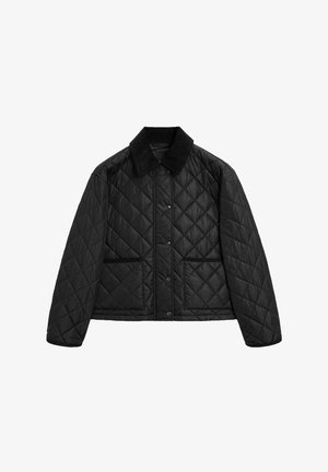 Giacca nera trapuntata con colletto in velluto a coste. Presenta una chiusura con bottoni a pressione e due tasche frontali. La cucitura diagonale crea una texture.