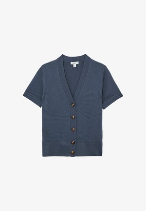 Lyhythihainen tummansininen neuletakki, jossa on viisi ruskeaa nappia, resorit hihansuissa, helmassa ja V-muotoinen pääntie.