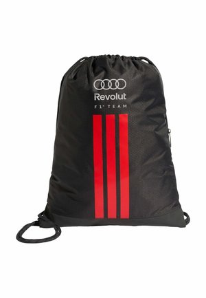 Czarna torba na sznurkach z białymi logo Audi i Revolut F1 Team oraz trzema pionowymi czerwonymi paskami z przodu.