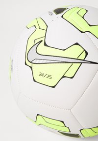 Nike Performance PITCH UNISEX - Voetbal - white/volt/metallic silver