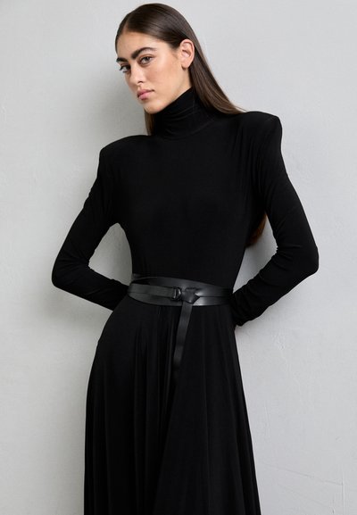 Norma Kamali SHOULDER PAD TURTLE FLARED DRESS TO MIDCALF - Džersejové šaty - black