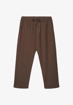 Braune locker sitzende Hose mit elastischem Bund, Kordelzug und zwei aufgesetzten Vordertaschen, flach auf weißem Hintergrund dargestellt.