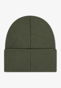 Gebreide beanie muts in olijfgroen. Heeft een dubbele omgeslagen rand en een naadloze top, gemaakt van zachte, gestructureerde stof.