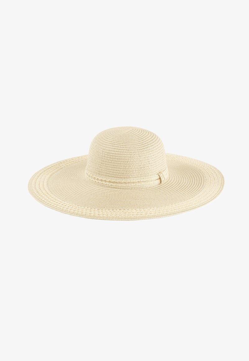 Szeroki kapelusz słomkowy w kolorze kremowym, z wyraźnym, teksturowanym wzorem i delikatnym paskiem akcentującym u podstawy korony.