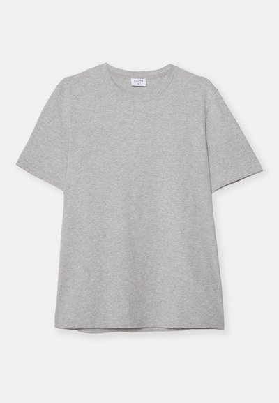 T-shirt gris à manches courtes fabriqué en tissu doux et texturé. Présente un col rond classique et un ourlet droit, idéal pour une tenue décontractée.