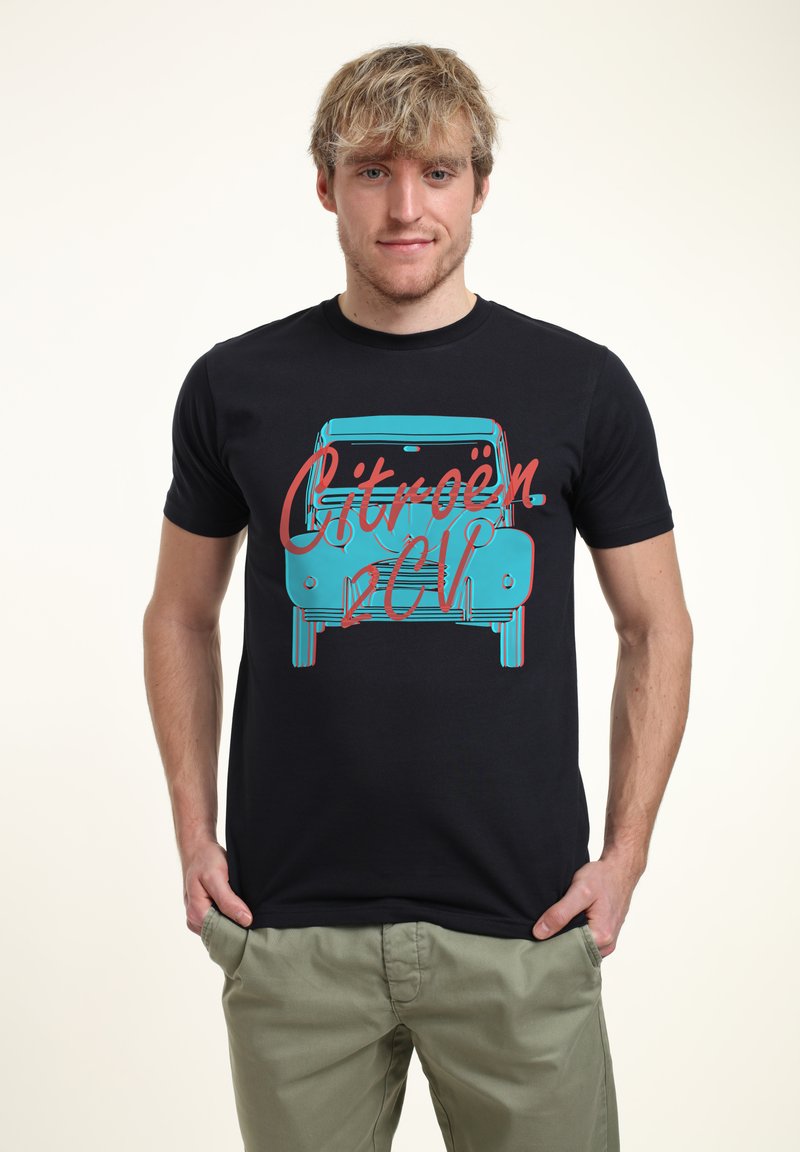 Černé bavlněné tričko se stylizovanou ilustrací vintage Citroënu 2CV v tyrkysové barvě a červeným textem, kulatý výstřih, standardní střih.