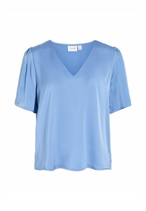 Svijetloplava bluza kratkih rukava s V-izrezom i blago napuhanim rukavima, izrađena od glatkog, svilolikog tkanja.