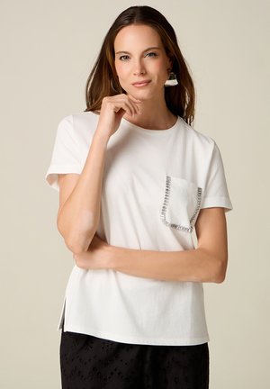 Oltre, T-SHIRT CON TASCHINO BORDATO DI CRISTALLI - T-shirt imprimé - bianco