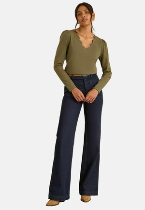 REGULAR FIT - SCALLOP V-NECK  - Tops ar garām piedurknēm - khaki green