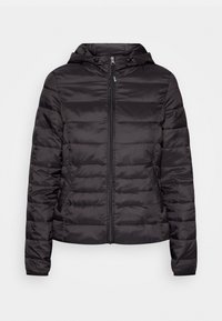 Černá prošívaná péřová bunda se zipem vpředu, kapucí a horizontálním prošíváním. Vyrobená z lesklého, lehkého materiálu, s elastickými manžetami.