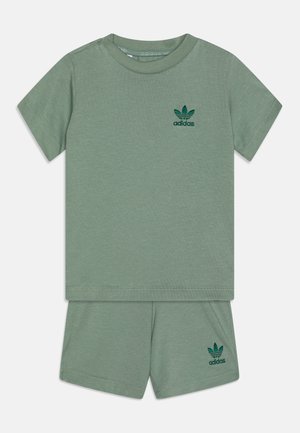 adidas Originals SHORT TEE UNISEX SET - Pantaloni scurți - silver green