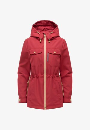 Czerwona kurtka z kapturem, zapinana na przedni zamek, z regulowanym pasem i mankietami, dwie kieszenie na piersi z patkami zapinanymi na guziki oraz dwie boczne kieszenie.