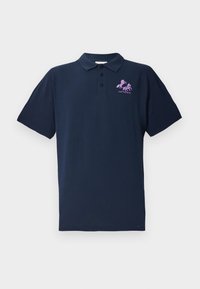 Navy blue polo shirt made of cotton, featuring a pink embroidered logo of a horse. Short sleeves and a classic collar design.