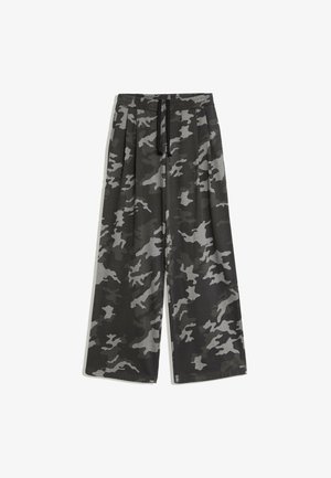 Pantalon à jambes larges avec imprimé camouflage noir et gris et taille élastique avec cordon noir.