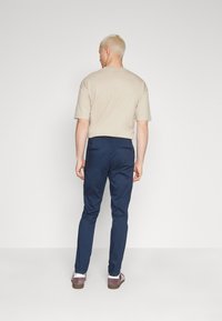 Samsøe Samsøe FRANKIE TROUSERS  - Chino stiliaus kelnės - salute