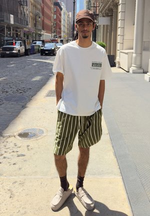 Bershka, BERMUDA, zieleń butelkowa