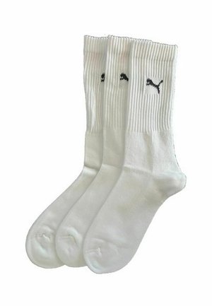 Drei Paare weißer Crew-Socken mit gerippten Bündchen und schwarzem Puma-Logo auf jedem Bündchen, übereinander angeordnet vor einem weißen Hintergrund.