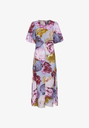 Virágos maxi ruha világoskék alapon, nagy rózsaszín, lila és sárga virágokkal, rövid fodros ujjakkal és kerek nyakkivágással.