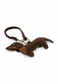 Porte-clés en cuir suédé brun en forme de teckel, avec des accents plus foncés, un petit anneau en métal et une finition lisse et texturée.