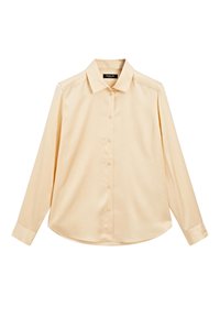 Chemise beige clair à manches longues avec une patte de boutonnage, texture lisse et col standard. Comprend un ourlet arrondi et des poignets ajustés.