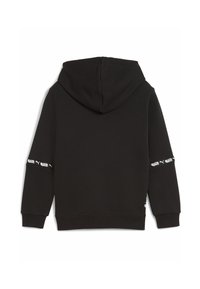Sudadera con capucha negra de manga larga, con puños acanalados y bandas de logo blancas alrededor de la parte superior de los brazos, vista desde atrás.