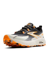 Trailrunning-Schuhe mit einem schwarzen Mesh-Obermaterial, orangen Akzenten, reflektierenden Details und einer strukturierten Außensohle für besseren Halt. Mit verstärktem Zehenbereich.