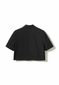 Blazer negro corto con mangas cortas, dobladillo recto y cuello con muesca, mostrado desde atrás sobre un fondo blanco.