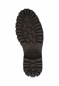 Suela de zapato de goma negra con profundos surcos y patrones curvados. Logo "CAPRICE" embellecido en la sección plana. Superficie dura y texturizada para agarre.