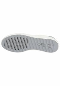 Sneaker bianco con suola in gomma grigia flessibile, caratterizzata da scanalature orizzontali e fori di ventilazione. Logo stampato nella zona del tallone.