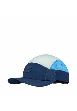 Sportliche Kappe mit hellblauen, himmelblauen und marineblauen Paneelen, mit gebogenem Schirm und verstellbarem Riemen hinten.