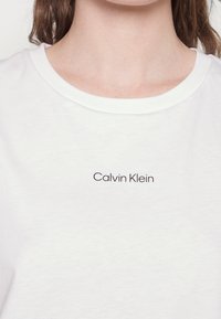 Calvin Klein Jednoduché tričko - white