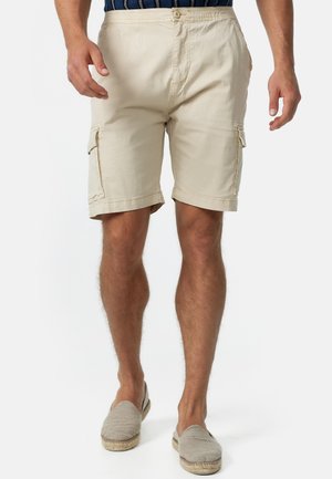 Beige cargo shorts med en afslappet pasform, der har sidelommer, stiklomme og knaplukning. Fremstillet af bomuldsstof med en glat tekstur.