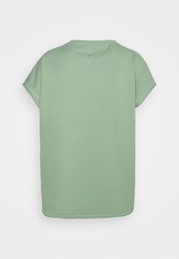 Kortärmad, mintgrön t-shirt tillverkad av mjukt material. Har rundad krage och ren nederkant utan synliga mönster eller utsmyckningar.