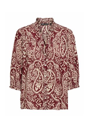 Blouse rouge avec motifs floraux et cachemire crème, manches trois-quarts avec poignets élastiques et col à volants avec boutons sur le devant.