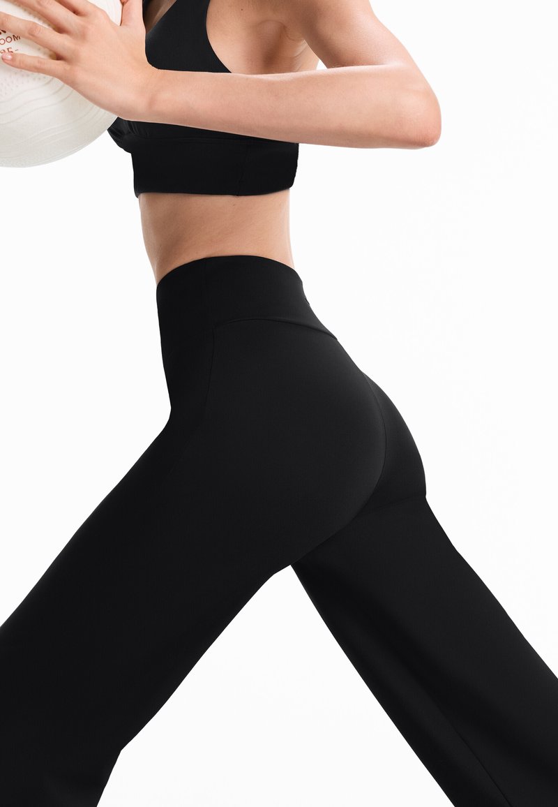 Waist Oysho Fitness Wear OYSHO COMFORTLUX MEDIUM SUPPORT WITH CUPS Light  Support Sports