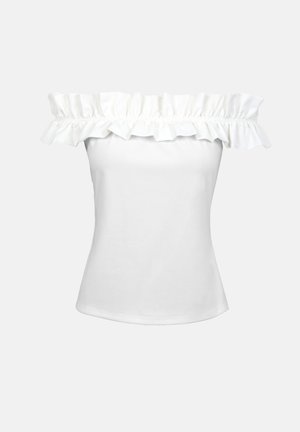 Λευκό μπλουζάκι με ανοικτό ώμο, ελαστικό σούρωμα στο λαιμό και εφαρμοστή μέση, παρουσιάζεται σε απλό ανοιχτό γκρι φόντο.