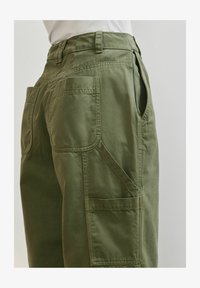Non sélectionné, khaki