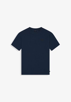 Navyblauwe korte mouwen T-shirt met ronde hals, subtiel logo op de linkerborst en een klein label aan de onderkant van de zijnnaad.