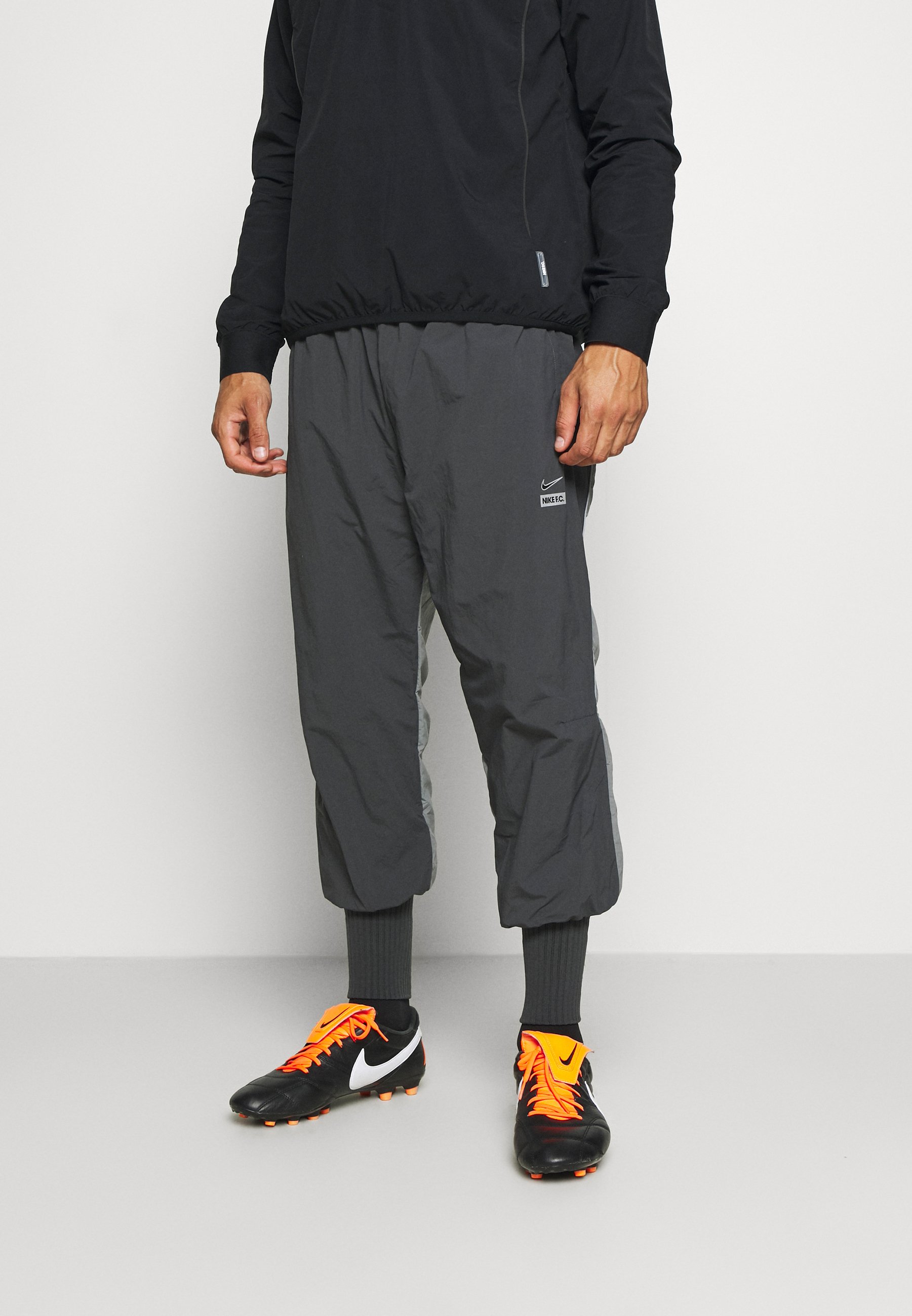 nike performance cuff pant