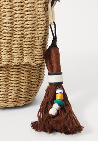Thumbnail Image 5