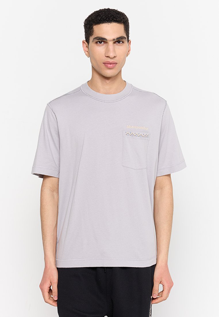 Abercrombie & Fitch T-shirt basic paars Abercrombie & Fitch T-shirt basic paars