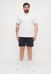 Thumbnail Image 2