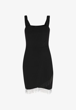 Fekete ruha széles pántokkal, testhezálló felső résszel és bojt részlettel az aszimmetrikus szegély mentén, sima, matt textúrával.