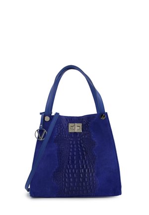 Sac à main structuré bleu avec centre à texture crocodile, fermoir tourniquet argenté, doubles poignées et bandoulière amovible avec breloque circulaire.