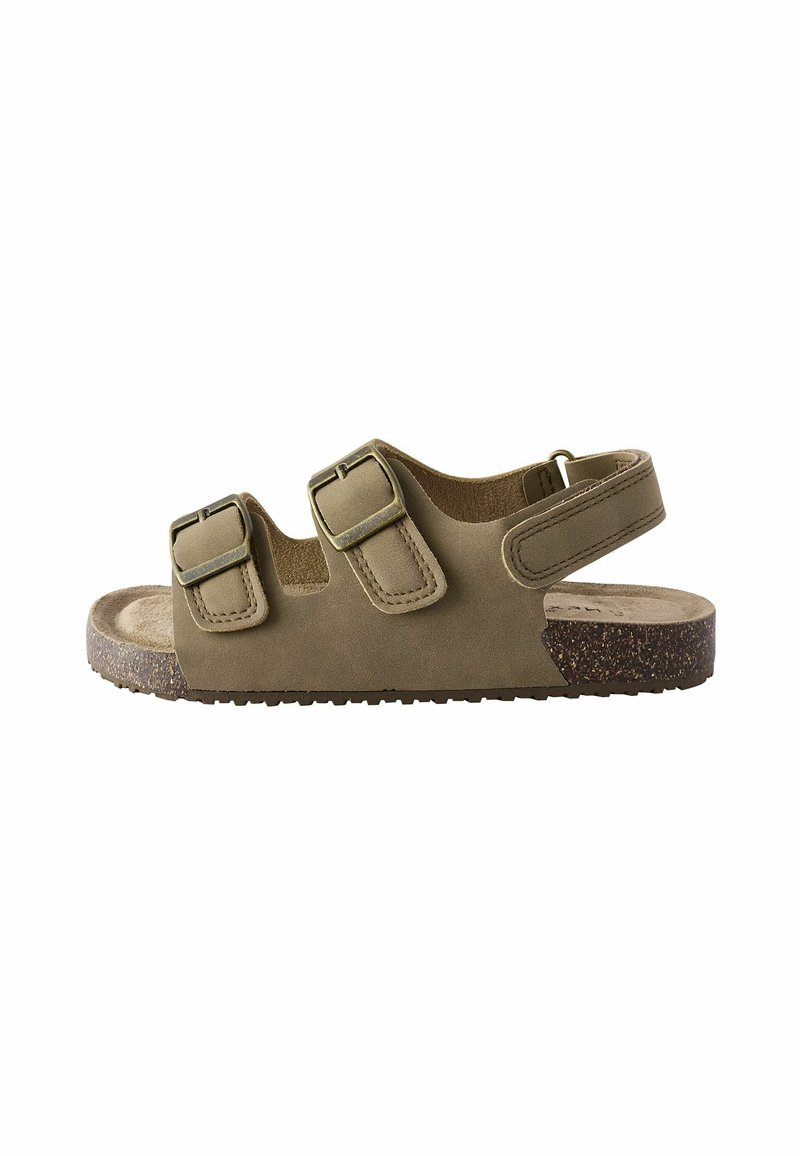 Olivengrønne sandaler med to justerbare spænder, en blød sål og en struktureret korksål med flad design.