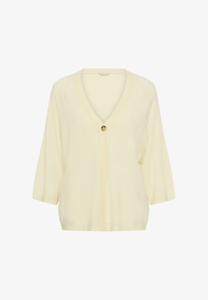 Cardigan color crema con maniche a tre quarti e un unico grande bottone marrone al centro davanti, sotto una scollatura a V.